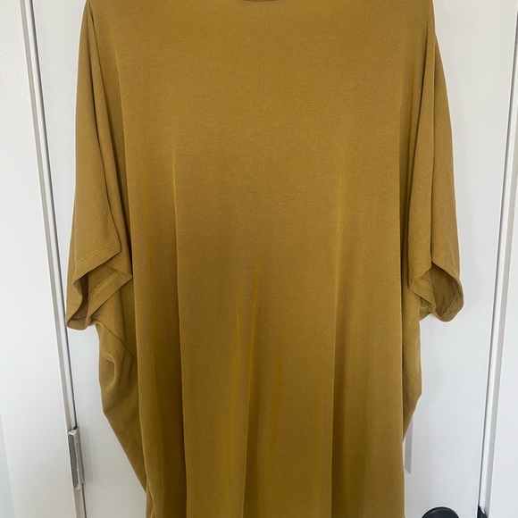 Cute boutique top - Picture 2 of 4